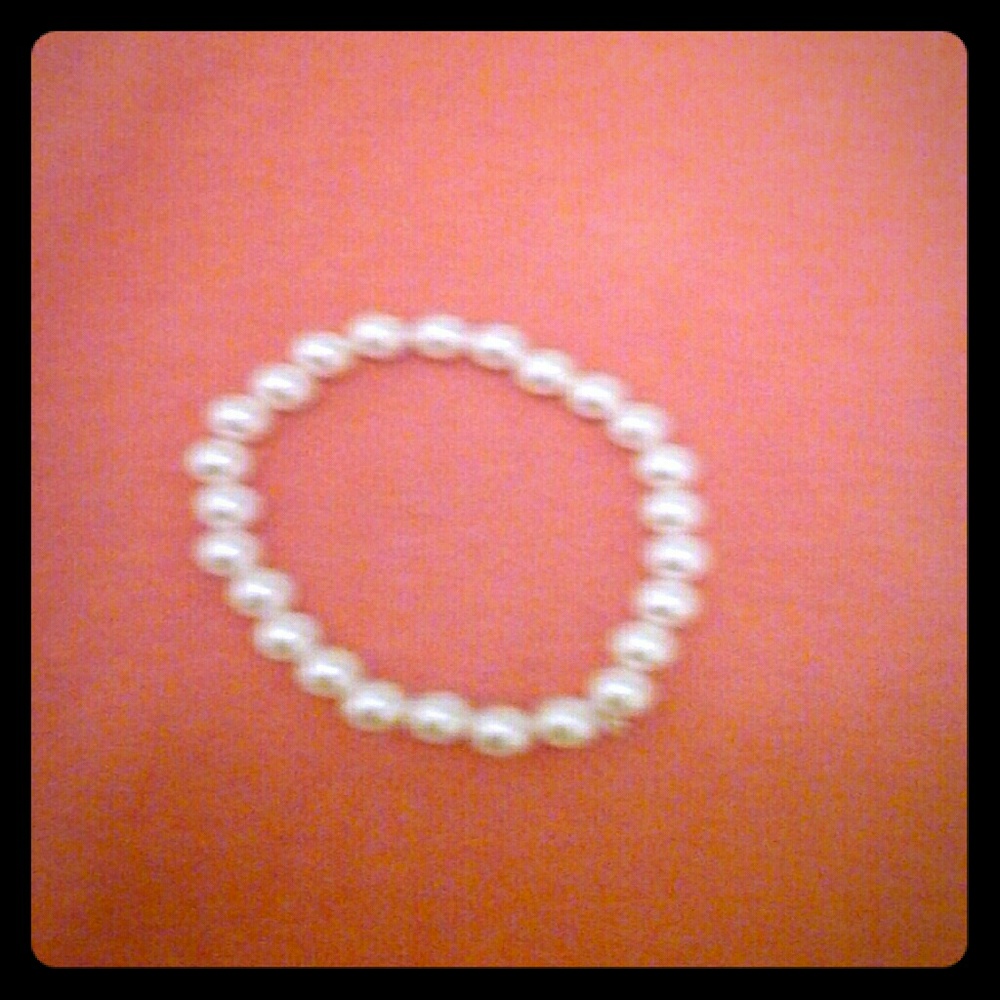 Pearl bracelet